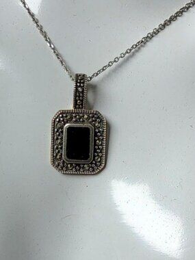vintage sterling silver black onyx inset pendant necklace.